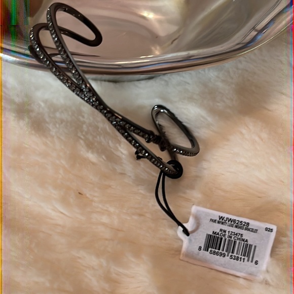 NWT Juicy Couture Pave Infinity Luxe Wishes Crossover Bracelet in Jet - Picture 4 of 6
